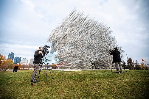 MIKAELA MACKENZIE / FREE PRESS
	
The Forever Bicycles statue returns to The Forks on a ten year loan from the National Gallery of Canada in Winnipeg on Tuesday, Oct. 29, 2024.

Standup.
Winnipeg Free Press 2024