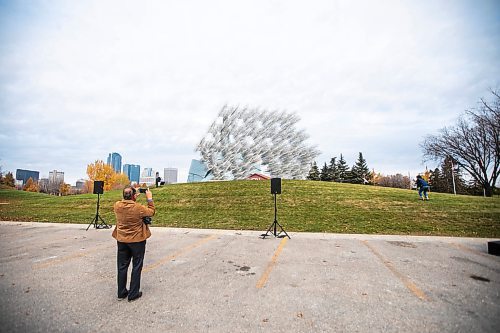 MIKAELA MACKENZIE / FREE PRESS
	
The Forever Bicycles statue returns to The Forks on a ten year loan from the National Gallery of Canada in Winnipeg on Tuesday, Oct. 29, 2024.

Standup.
Winnipeg Free Press 2024