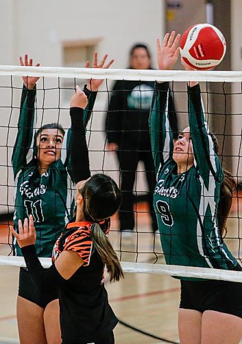 JOHN WOODS / FREE PRESS
St John&#x2019;s play Elmwood in high school volleyball at St John&#x2019;s High School Tuesday October 29, 2024.

Reporter: s/u