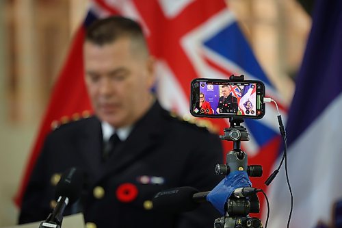 30102024
New Brandon Police Service Chief Tyler Bates recites his oath of office and oath of allegiance during his swearing in ceremony at the Brandon Armoury on Wednesday.
(Tim Smith/The Brandon Sun)