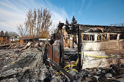 31102024
The remains of the duplex on Finlay Street in Killarney where Bill Medd lived. A fire Sunday night destroyed the duplex but Medd, his son Lawrence and the other resident all escaped the blaze.
(Tim Smith/The Brandon Sun)