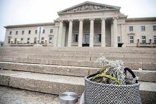 MIKAELA MACKENZIE / FREE PRESS
	
Preparations for a sacred fire to be lit in front of the Manitoba Legislative Building in honour of Murray Sinclair, who died early Monday morning, in Winnipeg on Monday, Nov. 4, 2024.


Winnipeg Free Press 2024