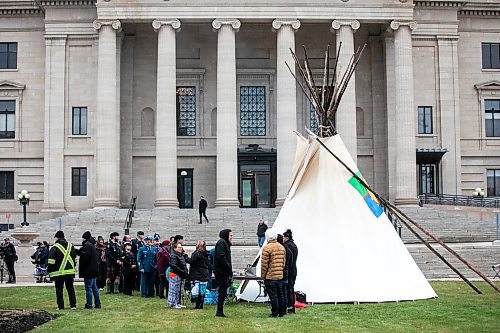 MIKAELA MACKENZIE / FREE PRESS
	
People pay their respects to Murray Sinclair at a sacred fire lit inside a teepee in front of the Manitoba Legislative Building in Winnipeg on Monday, Nov. 4, 2024.


Winnipeg Free Press 2024