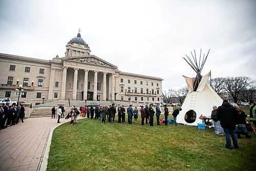 MIKAELA MACKENZIE / FREE PRESS
	
People pay their respects to Murray Sinclair at a sacred fire lit inside a teepee in front of the Manitoba Legislative Building in Winnipeg on Monday, Nov. 4, 2024.


Winnipeg Free Press 2024