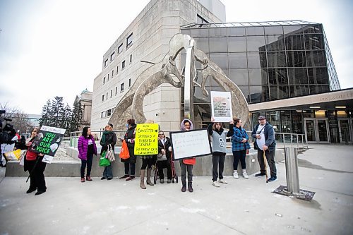 MIKAELA MACKENZIE / FREE PRESS
	
An animal abuse protest in advance of Irene Lima&#x573; court appearance takes place outside of the law courts in Winnipeg on Monday, Nov. 4, 2024.


Winnipeg Free Press 2024