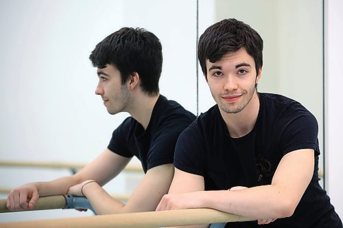 Ruth Bonneville / Free Press

ENT - RWB  

Photos of RWB dancer Michel Lavoie in the studio. 

Jen Zoratti story

 Nov 4th,  2024
