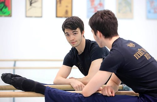 Ruth Bonneville / Free Press

ENT - RWB  

Photos of RWB dancer Michel Lavoie in the studio. 

Jen Zoratti story

 Nov 4th,  2024
