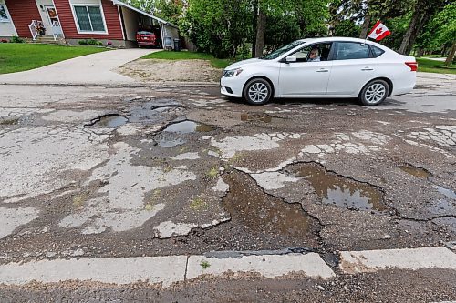 MIKE DEAL / FREE PRESS
The road conditions along the stretch of Augusta Drive between Lakeside Drive and Chancellor Drive is quiet bad.
The condition of the streets in Waverley Heights. Specifically Augusta Drive and Greensboro Bay, showing potholes, crumbling curbs, cracks in the pavement.
240613 - Thursday, June 13, 2024.