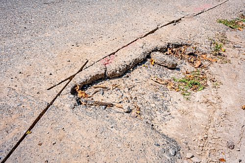 NIC ADAM / FREE PRESS
After a long wait, pothole repairs finally commence along Augusta Dr. Monday.
240819 - Monday, August 19, 2024.

Reporter:?