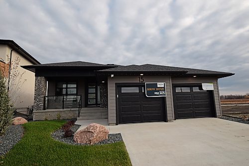 Todd Lewys / Free Press
Luxurious yet livable, the Granville &#x2014; an 1,839-sq.-ft. bungalow that comes with water view and walk-out basement &#x2014; is intuitively designed inside and out.