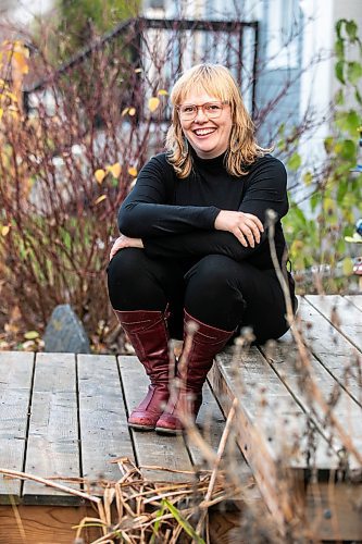 MIKAELA MACKENZIE / FREE PRESS
	
Ponderosa Pine playwright Andraea Sartisan before her piece premieres at the PTE on Tuesday, Nov. 5, 2024.

For Ben story.
Winnipeg Free Press 2024