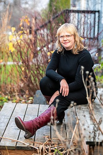 MIKAELA MACKENZIE / FREE PRESS
	
Ponderosa Pine playwright Andraea Sartisan before her piece premieres at the PTE on Tuesday, Nov. 5, 2024.

For Ben story.
Winnipeg Free Press 2024