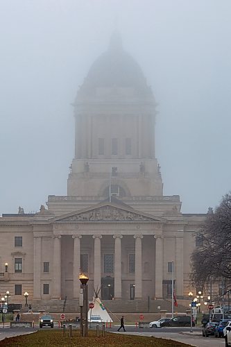 MIKE DEAL / FREE PRESS
The Golden Boy is shrouded in fog Wednesday morning.
241106 - Wednesday, November 06, 2024.