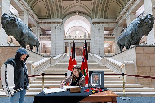 MIKE DEAL / FREE PRESS
Carmen Valkova signs a book of condolences for Murray Sinclair, the first Indigenous judge to be named to the Manitoba provincial court and the Court of Queen&#x2019;s Bench of Manitoba, has been placed at the foot of the Grand Staircase in the Manitoba Legislative Building.
The book will be available to sign 8 a.m. to 8 p.m. until Sunday.
241106 - Wednesday, November 06, 2024.