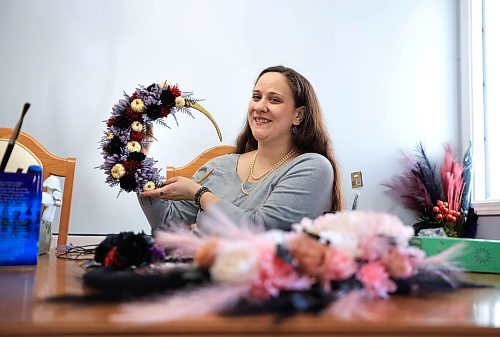 Ruth Bonneville / Free Press

ENT - Creators - Fox and Peony

Photos of wreath artist,  Sara LeClaire, at home with her floral wreathes.

Story: 49.8 Creators
Sara, of Fox and Peony creations, makes floral wreaths and other nature-based home decorations, most of them are hanging, for walls or on doors.

For reference: https://www.instagram.com/_fox_and_peony_creations_/

AV Kitching story

Oct 24th, , 2024
