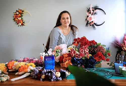 Ruth Bonneville / Free Press

ENT - Creators - Fox and Peony

Photos of wreath artist,  Sara LeClaire, at home with her floral wreathes.

Story: 49.8 Creators
Sara, of Fox and Peony creations, makes floral wreaths and other nature-based home decorations, most of them are hanging, for walls or on doors.

For reference: https://www.instagram.com/_fox_and_peony_creations_/

AV Kitching story

Oct 24th, , 2024
