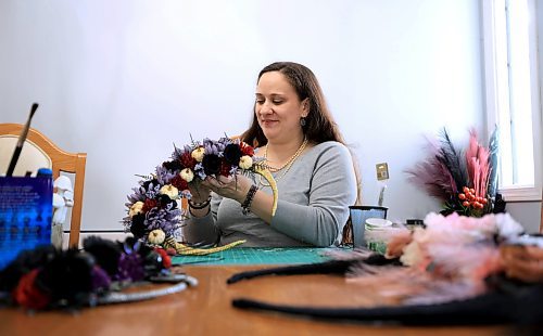 Ruth Bonneville / Free Press

ENT - Creators - Fox and Peony

Photos of wreath artist,  Sara LeClaire, at home with her floral wreathes.

Story: 49.8 Creators
Sara, of Fox and Peony creations, makes floral wreaths and other nature-based home decorations, most of them are hanging, for walls or on doors.

For reference: https://www.instagram.com/_fox_and_peony_creations_/

AV Kitching story

Oct 24th, , 2024
