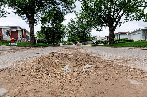 MIKE DEAL / FREE PRESS
The road conditions along the stretch of Augusta Drive between Lakeside Drive and Chancellor Drive is quiet bad.
The condition of the streets in Waverley Heights. Specifically Augusta Drive and Greensboro Bay, showing potholes, crumbling curbs, cracks in the pavement.
240613 - Thursday, June 13, 2024.