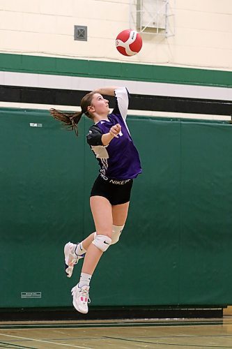 Ayla Church served up 13 aces for the Vikings in Thursday's match. (Thomas Friesen/The Brandon Sun)