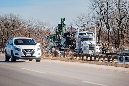 MIKE DEAL / FREE PRESS
Workers trying to haul a tractor-trailer out of a ditch adjacent to a Trans-Canada Highway bridge over the Assiniboine River near St. Fran&#xe7;ois Xavier west of Winnipeg Thursday afternoon after a collision occurred Wednesday.
241107 - Thursday, November 07, 2024.