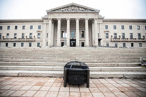 MIKAELA MACKENZIE / FREE PRESS
	
Preparations for a sacred fire to be lit in front of the Manitoba Legislative Building in honour of Murray Sinclair, who died early Monday morning, in Winnipeg on Monday, Nov. 4, 2024.


Winnipeg Free Press 2024