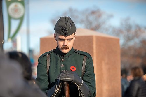 BROOK JONES/FREE PRESS
The Royal Winnipeg Riffles host a Remembrance Day Service at Vimy Ridge Memorial Park in Winnipeg, Man., Monday, Nov. 11, 2024. Pictured: Royal Winnipeg Rifles Cpl. Josh Bedard stands guard over the Royal Winnipeg Rifles Memorial.