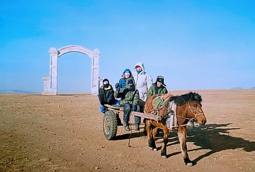 Terry Doerksen / Free Press
A surprise Christmas Day cart trip to &#x2018;The Arch&#x2019; in Arhangai.