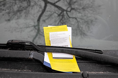 JESSICA LEE / WINNIPEG FREE PRESS

A car which was ticketed for $150 for parking during the parking ban is photographed on Sherbrook Street on November 30, 2021.














