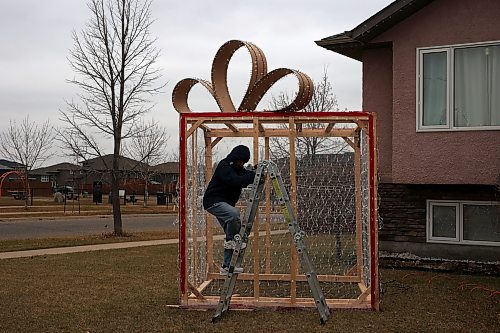 Dennis Bartolome builds large Christmas decorations on the front lawn of his family’s home in Brandon’s south end on Tuesday afternoon. Bartolome was hoping to get the decorations built and set up before the temperatures drop. (Tim Smith/The Brandon Sun)