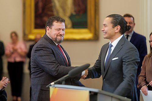 MIKE DEAL / FREE PRESS
Glen Simard (Brandon East) is sworn in as minister of municipal and northern relations.
Premier Wab Kinew expanded and shuffled his cabinet after a year in office during a ceremony Wednesday morning at the Manitoba Legislative Building. Mike Moroz, the MLA for River Heights, will lead the department of innovation and new technology, an entirely new division. The other two new members of cabinet are Mintu Sandhu (the Maples), who is now minister of the delivery of public services, and Nellie Kennedy (Assiniboia), who is now minister of sport, culture, heritage and tourism.
Jamie Moses (St. Vital) is now minister of business, mining, trade and job creation.
lan Bushie (Keewatinook) is now minister of natural resources. He remains the minister of Indigenous economic development.
Glen Simard (Brandon East) is now minister of municipal and northern relations.
Lisa Naylor (Wolseley) remains minister of transportation and infrastructure but is no longer minister of consumer protection and government services, the news release stated.
Including the premier, there are now 19 cabinet members.
Reporter: Carol Sanders
241113 - Wednesday, November 13, 2024.