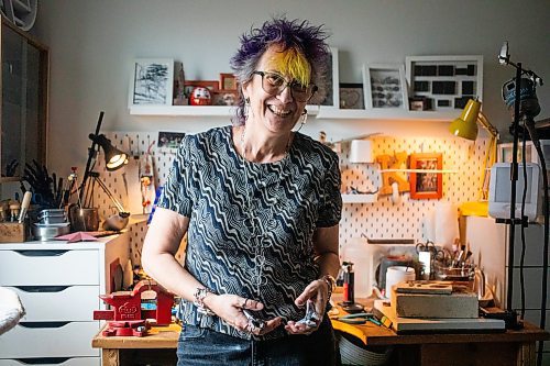 MIKAELA MACKENZIE / FREE PRESS
	
Karen Schmidt Humiski in her jewelry studio in Winnipeg on Thursday, Nov. 14, 2024. She has been working with silver for 43 years, 30 of which were spent teaching jewelry and metal smithing.

For AV story
Winnipeg Free Press 2024