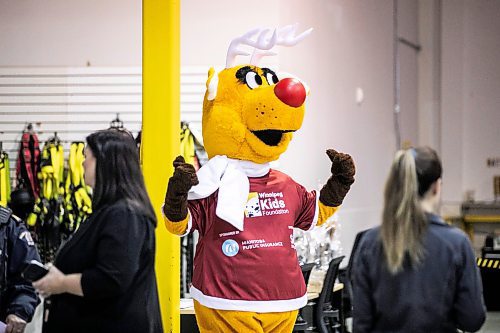 MIKAELA MACKENZIE / FREE PRESS
	
Mascot Rudy helps launch Operation Red Nose in Winnipeg on Friday, Nov. 15, 2024. Operation Red Nose runs from Nov 29th until New Year&#x573; Eve.

Standup.
Winnipeg Free Press 2024