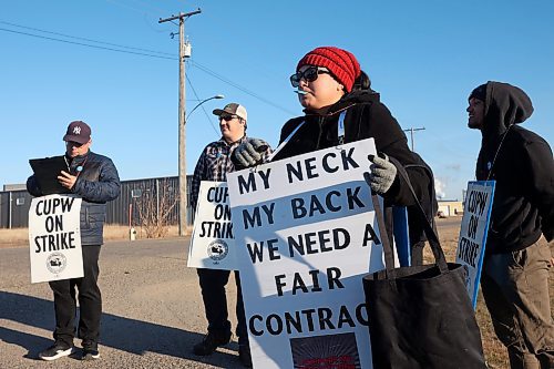 15112024
Canada Post workers picket outside Canada Post&#x2019;s Brandon mail processing plant on Douglas Street on Friday. Approximately 55,000 postal workers represented by the Canadian Union of Postal Workers went on strike across Canada on Friday.
(Tim Smith/The Brandon Sun)