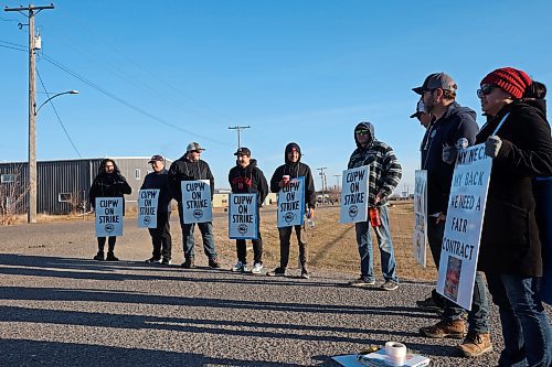 15112024
Canada Post workers picket outside Canada Post&#x2019;s Brandon mail processing plant on Douglas Street on Friday. Approximately 55,000 postal workers represented by the Canadian Union of Postal Workers went on strike across Canada on Friday.
(Tim Smith/The Brandon Sun)