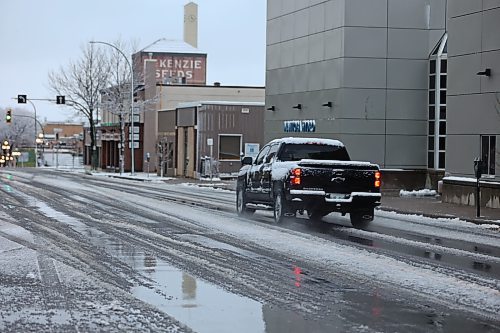 Brandon's first snowfall on 10th Str. on Sunday morning after Saturday fall. Environment Canada senior meteorologist Dan Fulton said Brandonites should expect a stark contrast to the current mild conditions, “We are looking at a fairly significant storm that’s going to affect the region. For Tuesday, you can expect probably early morning hours some rain or possibly some freezing rain, depending on the temperature. But that will probably change to snow on Tuesday, and then we’re looking at fairly significant snow." (Abiola odutola/The Brandon Sun)