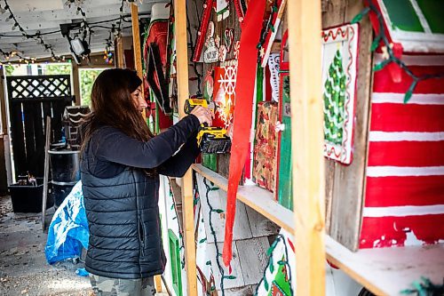 MIKAELA MACKENZIE / FREE PRESS
	
Jen de Delley unboards her Christmas elf village in her carport workshop in River Heights on Monday, Nov. 18, 2024.

For AV story.
Winnipeg Free Press 2024