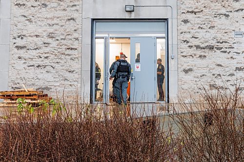 MIKE DEAL / FREE PRESS
Winnipeg police are on scene inside the Allen Physics Laboratory building (30 Sifton Rd.), after reports of a man armed with a knife Tuesday morning. 
Reporter: Nicole Buffie
241119 - Tuesday, November 19, 2024.