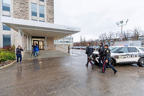 MIKE DEAL / FREE PRESS
Winnipeg police are on scene at the Allen Physics Laboratory building (30 Sifton Rd.), after reports of a man armed with a knife Tuesday morning. 
Reporter: Nicole Buffie
241119 - Tuesday, November 19, 2024.