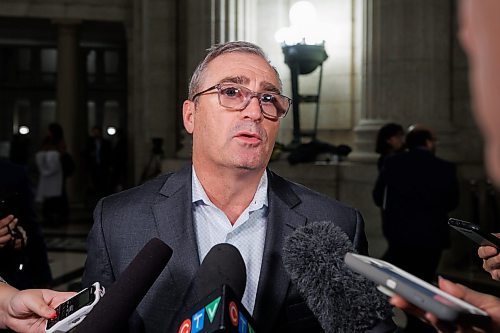 MIKE DEAL / FREE PRESS
Chuck Davidson, president and CEO of Manitoba Chambers of Commerce, speaks to media after the throne speech.
241119 - Tuesday, November 19, 2024.