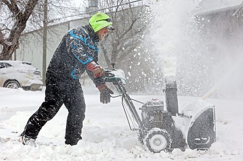 20112024
Snow clings to Trysten Jefferies&#x2019; beard as he uses a snowblower to clear snow from in front of his home in Souris during flurries on Wednesday afternoon. An overnight winter storm blanketed Westman in snow.  (Tim Smith/The Brandon Sun)