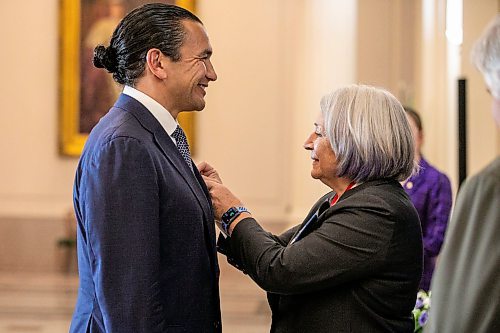 MIKAELA MACKENZIE / FREE PRESS
	
Governor general Mary Simon presents premier Wab Kinew with the the King Charles III Coronation medal at the legislative building on Wednesday, Nov. 20, 2024.


Winnipeg Free Press 2024