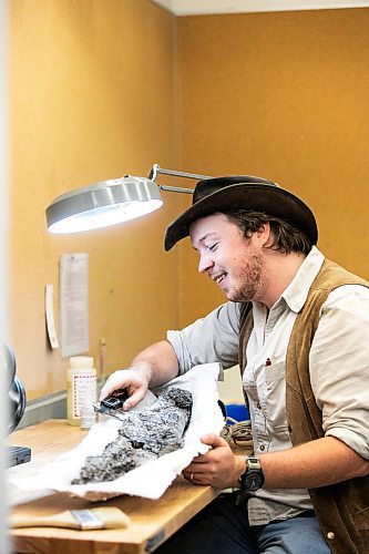 MIKAELA MACKENZIE / FREE PRESS
	
Paleontologist and animal ecologist Maximilian Scott with a Tylosaurus (type of Mosasaur) jaw in the U of M paleontology lab on Wednesday, Nov. 20, 2024. Scott is currently conducting research into the Mosasaurus, an enormous aquatic lizard that lived during the late cretaceous period.

For AV story.
Winnipeg Free Press 2024