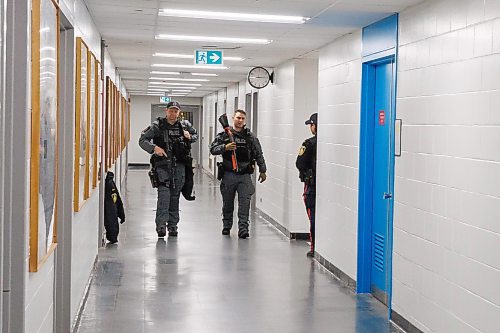 MIKE DEAL / FREE PRESS
Winnipeg police are on scene inside the Allen Physics Laboratory building (30 Sifton Rd.), after reports of a man armed with a knife Tuesday morning. 
Reporter: Nicole Buffie
241119 - Tuesday, November 19, 2024.