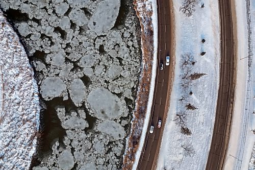 Ice begins to form on the Assiniboine River next to First Street North in Brandon on Thursday.  (Tim Smith/The Brandon Sun)