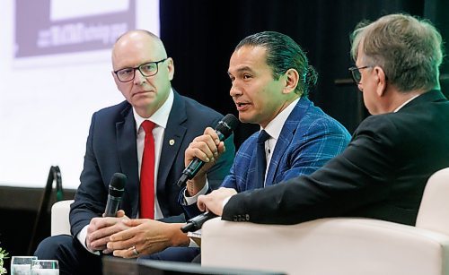 MIKE DEAL / FREE PRESS
Premier Wab Kinew, Mayor Scott Gillingham and moderator Richard Cloutier (from CJOB) speak about the state of housing in Manitoba during an event put on by the Manitoba Home Builders&#x2019; Association at the Victoria Inn Hotel and Convention Centre (1808 Wellington Ave).
Reporter: Gabrielle Piche
241114 - Thursday, November 14, 2024.