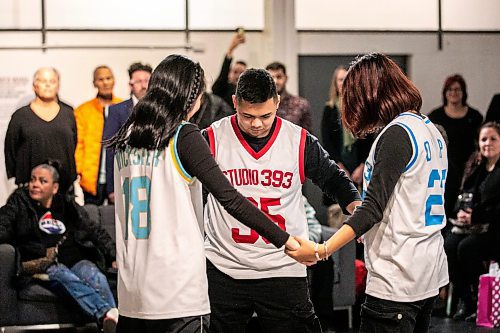 MIKAELA MACKENZIE / FREE PRESS
	
Breakdancers Mickey Thai (left), JR Manaligod, and Mandeep Saini perform for governor general Mary Simon at the Graffiti Gallery on Thursday, Nov. 21, 2024. The performance followed a roundable discussion with the governor general at the gallery as part of her Mental Health Learning and Listening Tour. 

Standup.
Winnipeg Free Press 2024