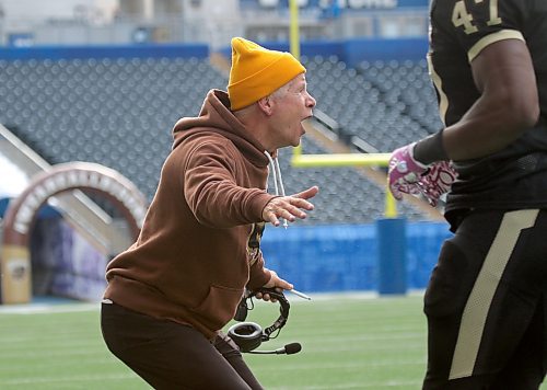 Bisons coach Brian Dobie high-fives one of his players after a turnover during their Canada West regular season finale against the UBC Thunderbirds in October. (Thomas Friesen/The Brandon Sun)