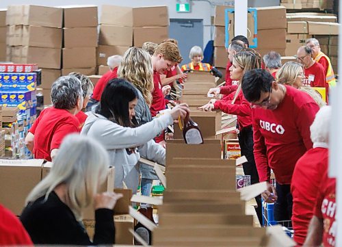 MIKE DEAL / FREE PRESS
Volunteers from CIBC pack up food hampers for The Christmas Cheer Board of Winnipeg, Friday afternoon.
241122 - Friday, November 22, 2024.