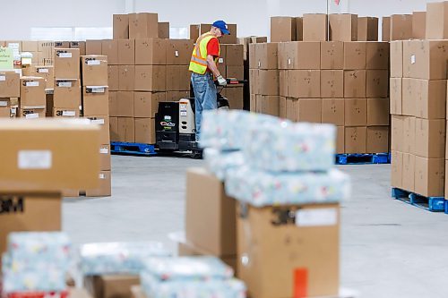 MIKE DEAL / FREE PRESS
Brian Laschuk, a volunteer who is marking up his 21st year with The Christmas Cheer Board of Winnipeg, moves pallets of packaged food hampers in the warehouse Friday afternoon.
241122 - Friday, November 22, 2024.