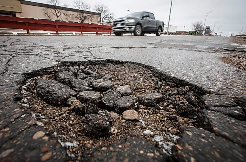 JOHN WOODS / FREE PRESS
A pothole on Empress Street Sunday, November 24, 2024. 

Reporter: scott